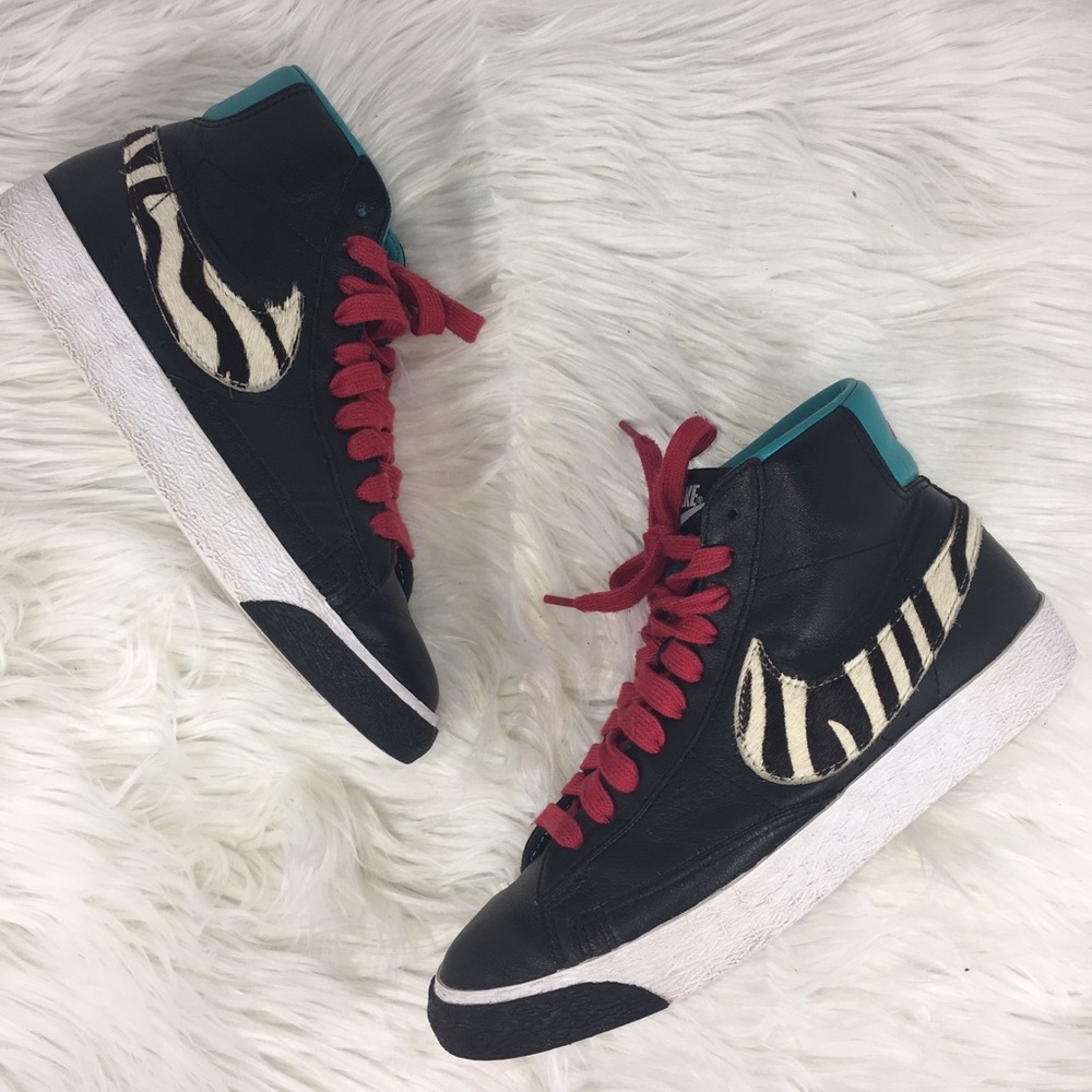 Black Nike Sneakers
